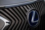 Lexus ES300h 2019 года (UK)